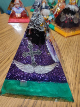 Load image into Gallery viewer, Medium Black Tourmaline Orgonite EMF Protection/Chakra Healing Pyramid 10-18 Symm